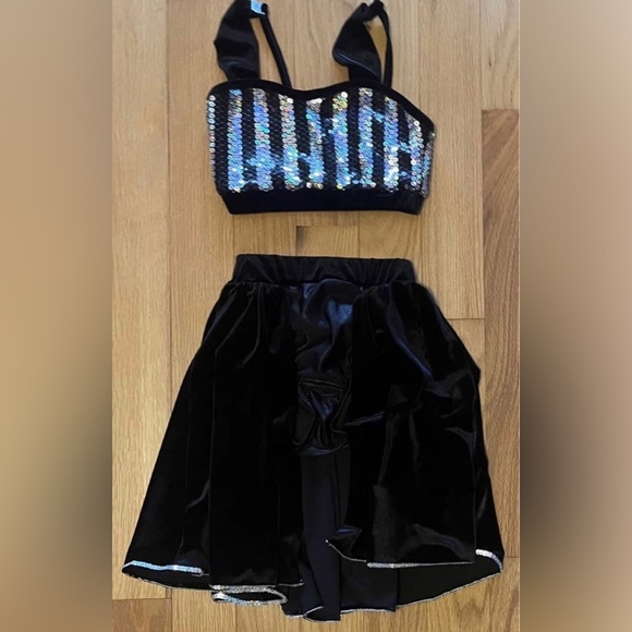 Girls Dance Top And Skirt Set Black Sequin Velvet Crop Top Performance 8-10Y - Picture 2 of 3